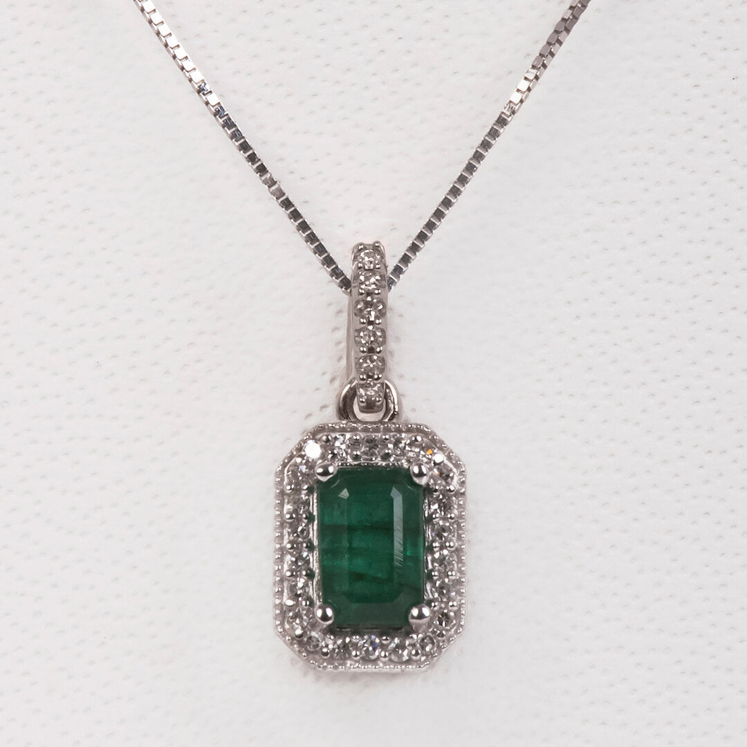 Cadena con Dije de Esmeralda Natural 0.22qts y Diamantes Naturales 0.09qts