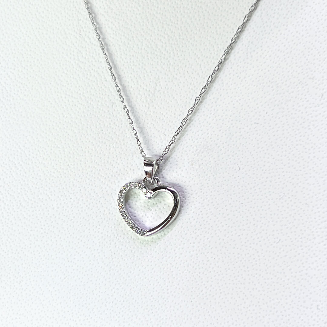 Cadena con Dije de Corazón y Diamantes Naturales 0.05qts