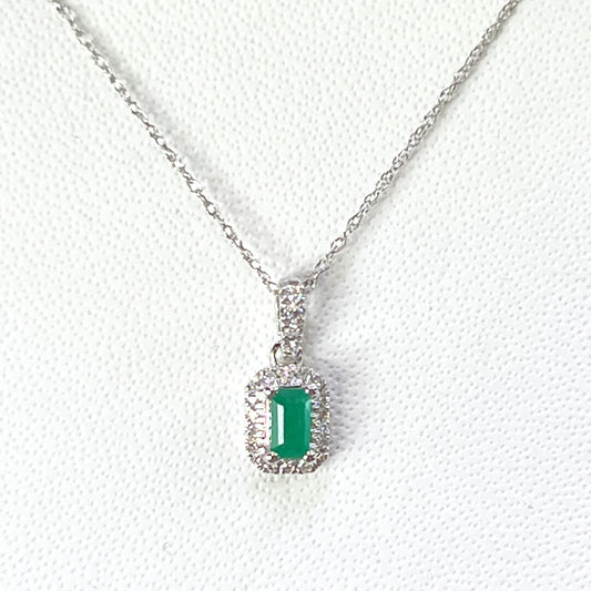 Cadena con Dije de Esmeralda Natural 0.22qts y Diamantes Naturales 0.09qts