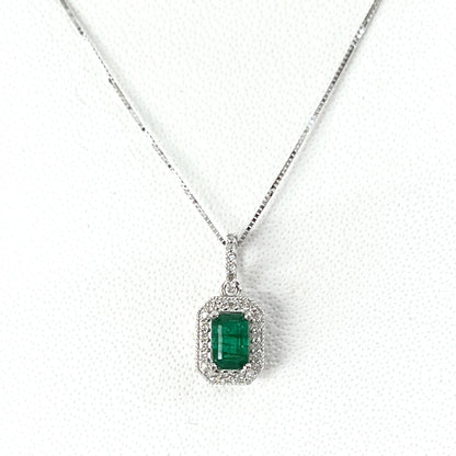 Cadena con Dije de Esmeralda Natural 0.75qts y Diamantes Naturales 0.10qts