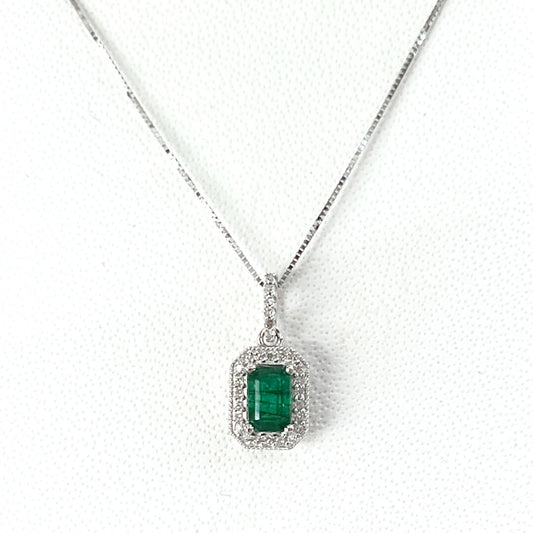 Cadena con Dije de Esmeralda Natural 0.75qts y Diamantes Naturales 0.10qts