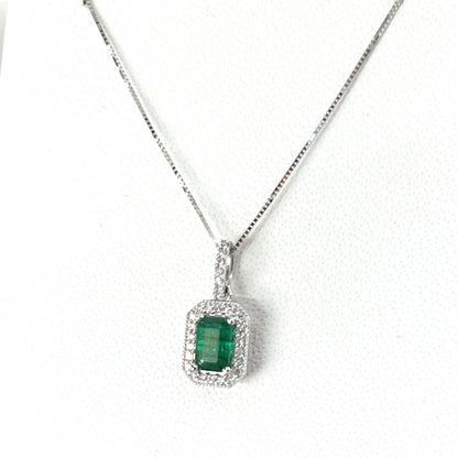 Cadena con Dije de Esmeralda Natural 0.75qts y Diamantes Naturales 0.10qts
