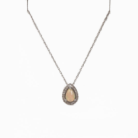 Dije con Ópalo 0.34qts y Diamantes Naturales 0.07qts y Cadena