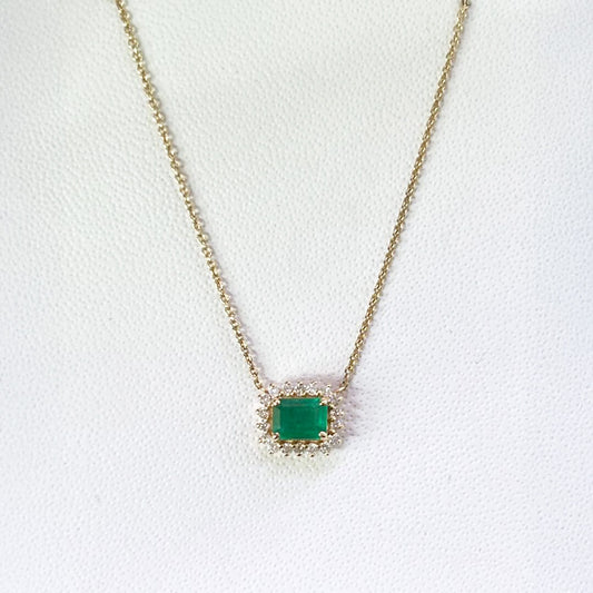Collar con Dije de Esmeralda 0.50qts y Diamantes 0.15qts