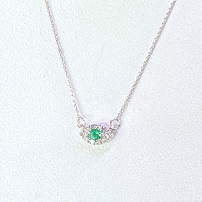 Collar con Dije de Ojito con Esmeralda Nat. 0.03qts y Diamantes Naturales 0.07qts