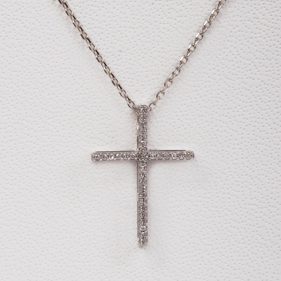 Cruz con Diamantes Naturales 0.11qts