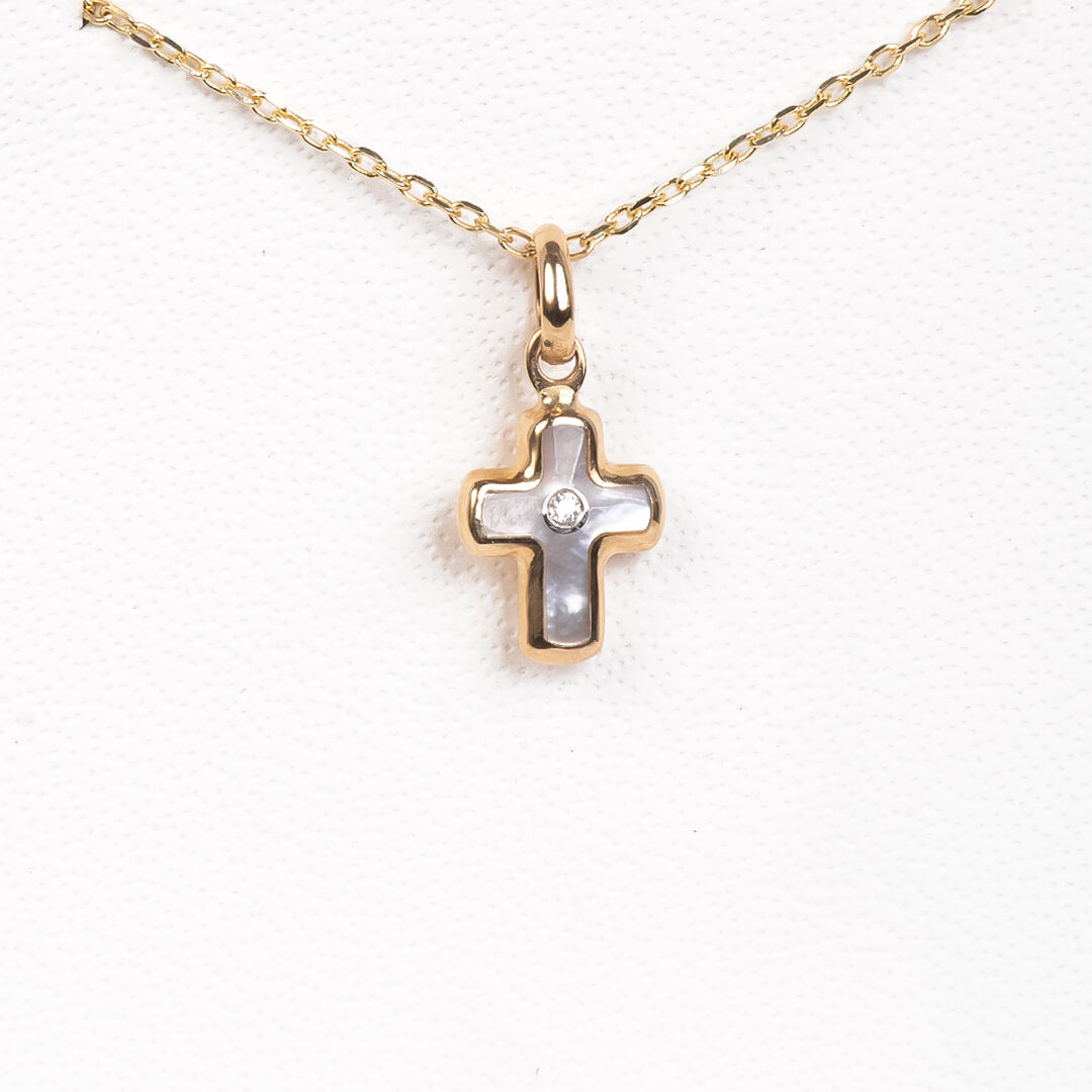 Cruz con Madre Perla con Circonia 9mm