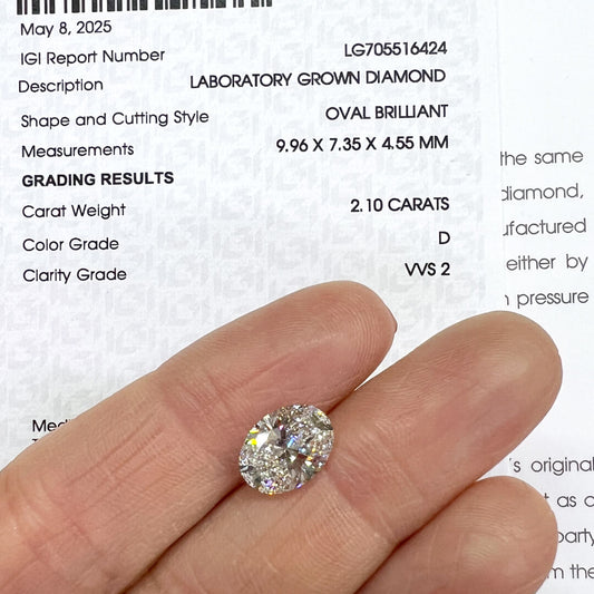 Anillo 14k con Diamante de Laboratorio Corte Oval 2.10qts y laterales