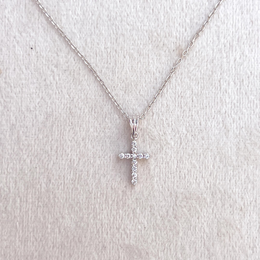 Dije de Cruz con Diamantes Naturales y Cadena