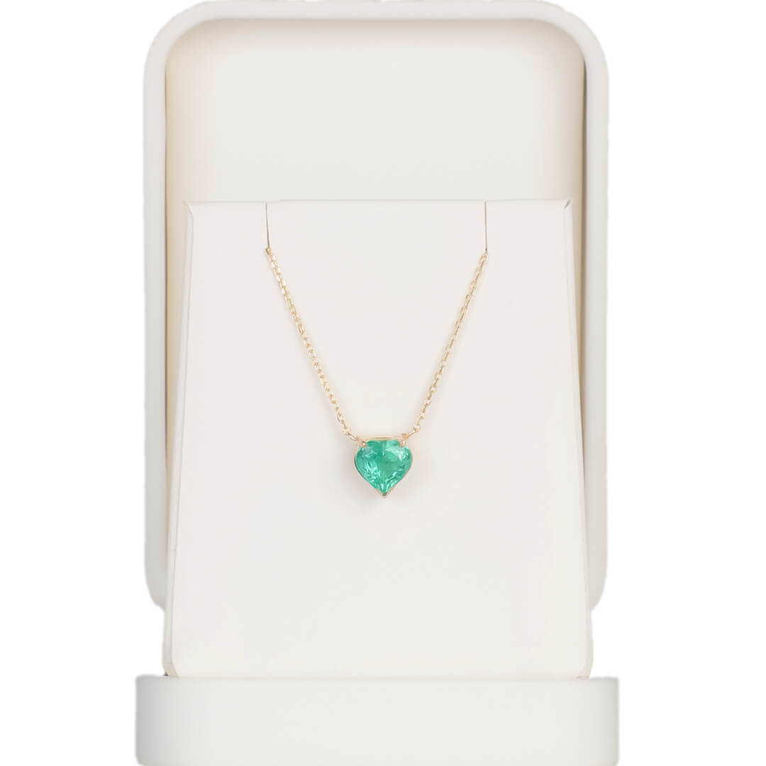 Dije de Esmeralda Corte Corazón con Cadena