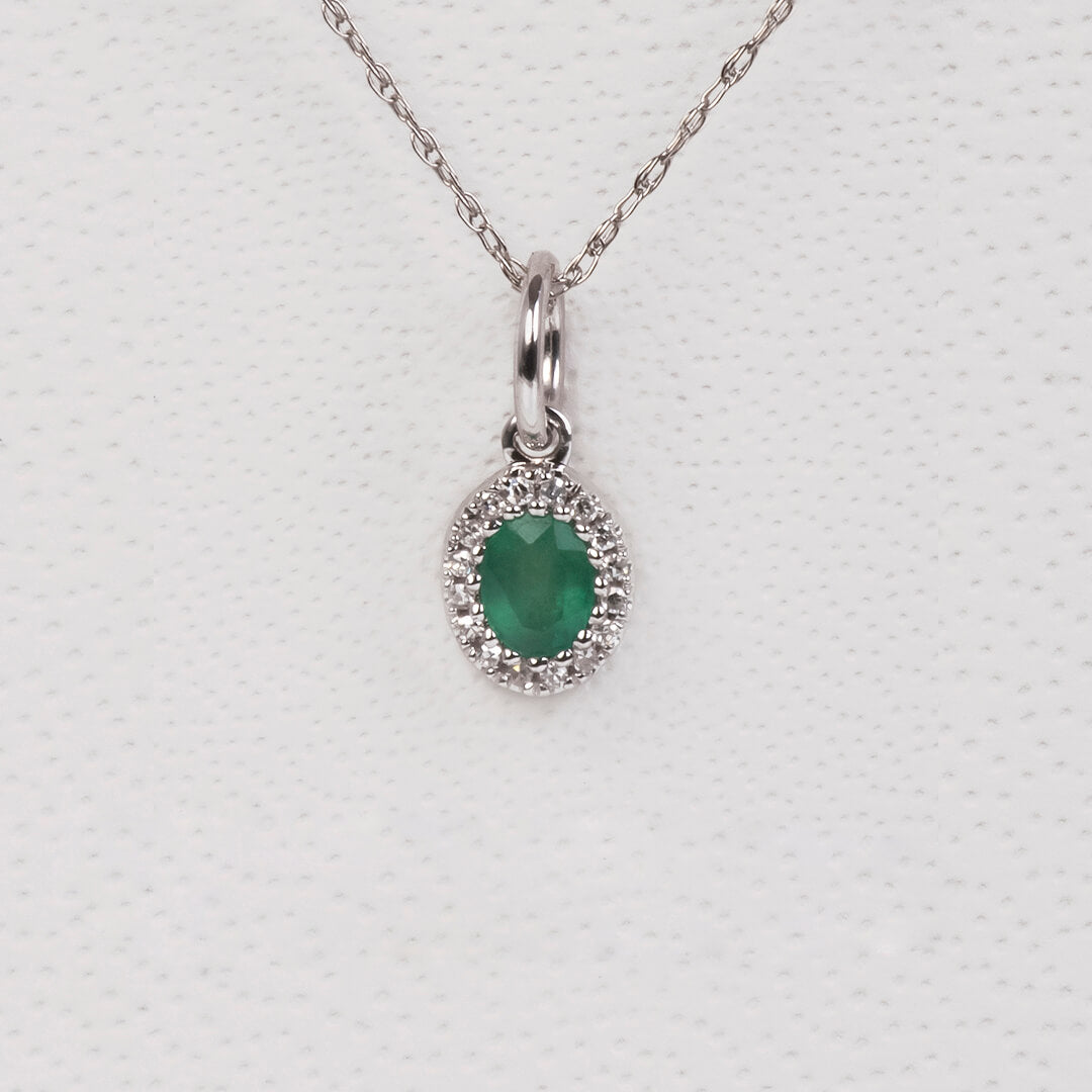 Dije de Esmeralda Natural 0.15qts y Diamantes Naturales 0.03qts