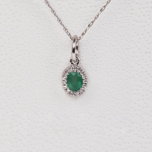 Dije de Esmeralda Natural 0.15qts y Diamantes Naturales 0.03qts