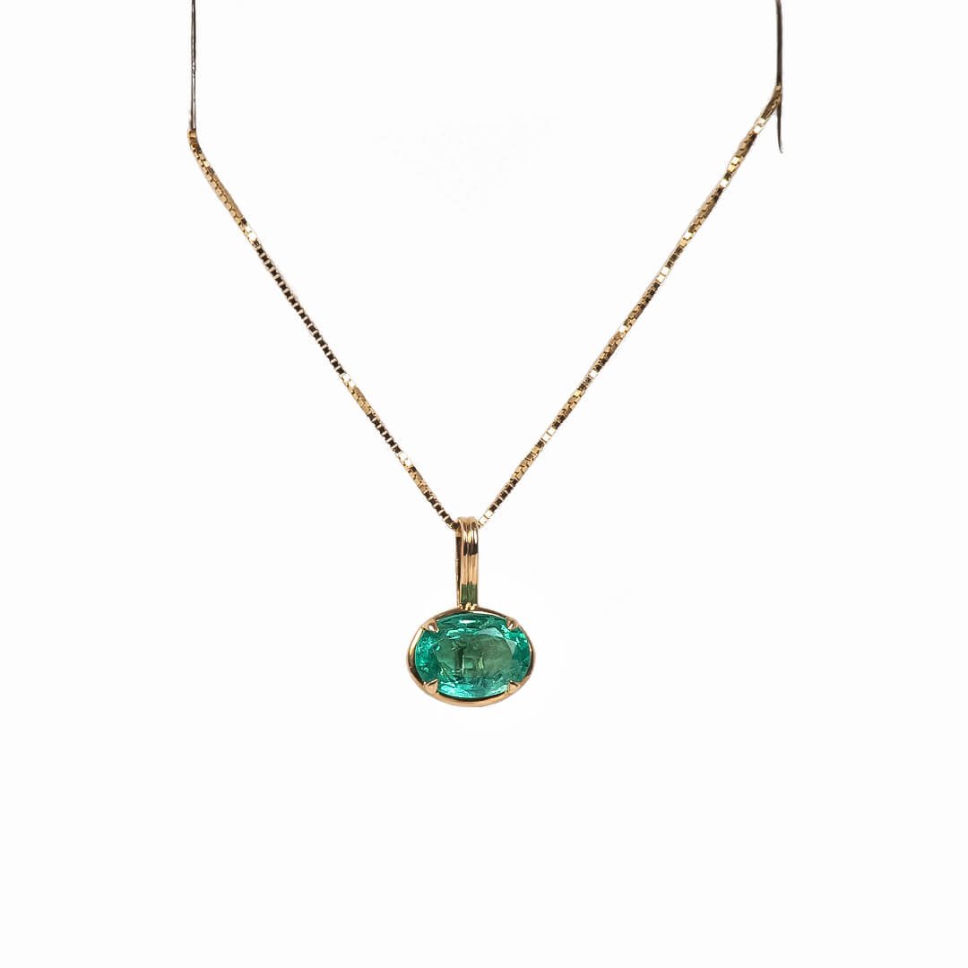 Dije con Esmeralda Oval 0.81qts