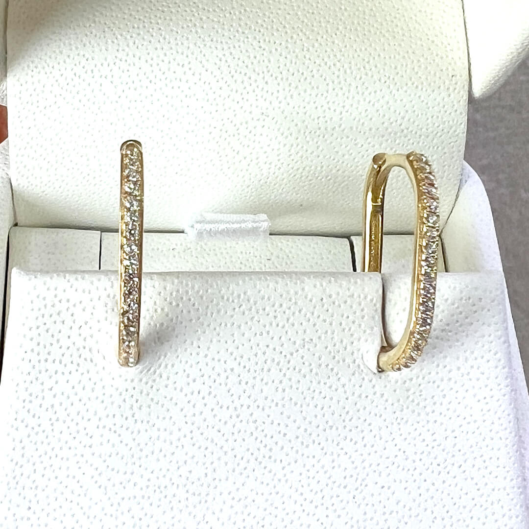 Huggies Ovales on Circonias 17mm