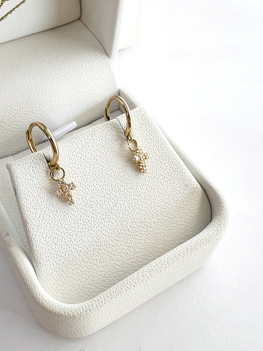 Huggies con Dije de Cruz con Circonias 14k