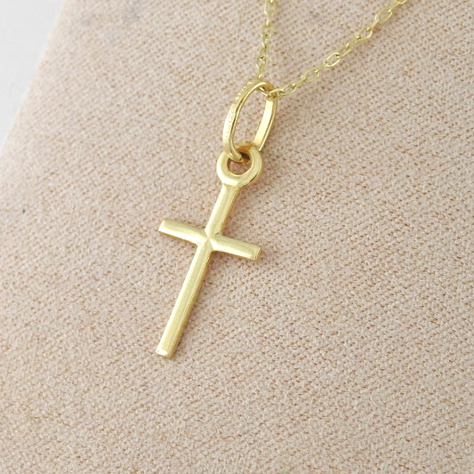 Cruz lisa con cadena